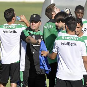 Sólo Sergio pone en duda el ansiado 4-4-2 de Mel Sólo Sergio pone en duda el ansiado 4-4-2 de Mel