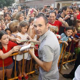 Iniesta: "Me gustaría que un español ganara el Balón de Oro" Iniesta: "Me gustaría que un español ganara el Balón de Oro"
