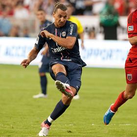 Ibrahimovic brilla en su debut con el PSG y marca un golazo Ibrahimovic brilla en su debut con el PSG y marca un golazo