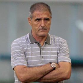 Paco Herrera: "Como mínimo necesitamos tres fichajes más" Paco Herrera: "Como mínimo necesitamos tres fichajes más"