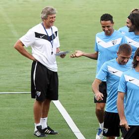 El club 'invita' a Pellegrini a que se busque la vida El club 'invita' a Pellegrini a que se busque la vida