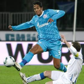 Bruno Alves podría llegar si se va Godín Bruno Alves podría llegar si se va Godín