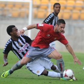 El Rayo golea al Cádiz y lo deja sin su trofeo El Rayo golea al Cádiz y lo deja sin su trofeo