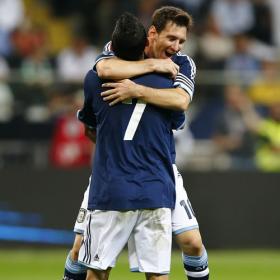 Di María y Messi destacan con goles en un duelo de altura Di María y Messi destacan con goles en un duelo de altura