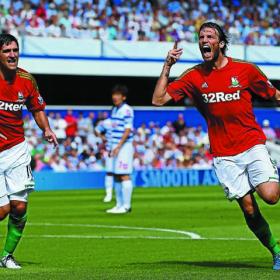 Michu hace doblete en su debut en la Premier League Michu hace doblete en su debut en la Premier League