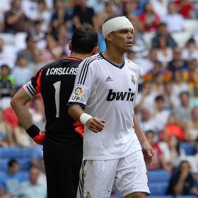 El Valencia frena a un Real Madrid distraído El Valencia frena a un Real Madrid distraído