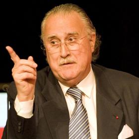 El alcalde de Bilbao cree "obsceno" pedir 5,5 millones por renovar El alcalde de Bilbao cree "obsceno" pedir 5,5 millones por renovar