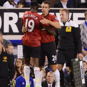 Fellaini amarga el debut a Van Persie y del Manchester United Fellaini amarga el debut a Van Persie y del Manchester United
