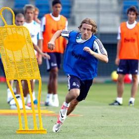 Modric conoce a sus nuevos compañeros y se entrena Modric conoce a sus nuevos compañeros y se entrena