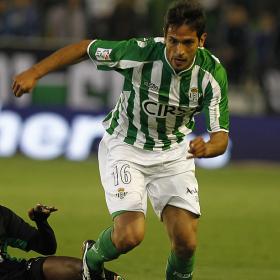 El Betis acelera para recuperar a Santa Cruz El Betis acelera para recuperar a Santa Cruz