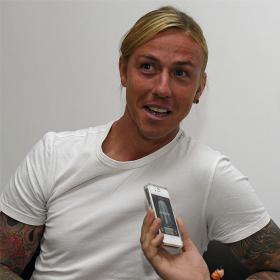 Guti: "Se roba más dinero fichando extranjeros, da pena" Guti: "Se roba más dinero fichando extranjeros, da pena"