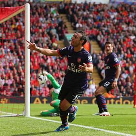 Cazorla guía al Arsenal en su primera victoria Cazorla guía al Arsenal en su primera victoria