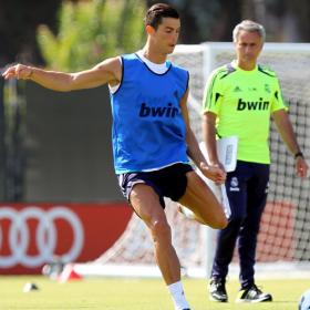 Cristiano habló con Mourinho antes del entrenamiento Cristiano habló con Mourinho antes del entrenamiento