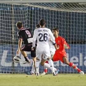 El Castilla regala un 2-0 y Aníbal asalta el Di Stéfano El Castilla regala un 2-0 y Aníbal asalta el Di Stéfano