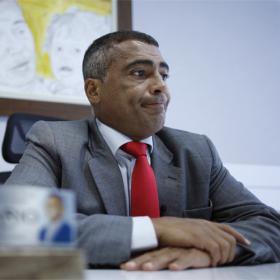 Romario carga contra Mano y pide la intervención de Dilma Romario carga contra Mano y pide la intervención de Dilma