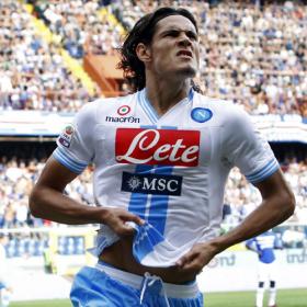 Cavani mantiene al Nápoles en la pelea con la Juventus Cavani mantiene al Nápoles en la pelea con la Juventus