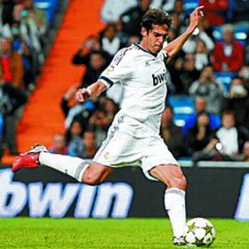 Primeros minutos oficiales de la temporada para Kaká Primeros minutos oficiales de la temporada para Kaká