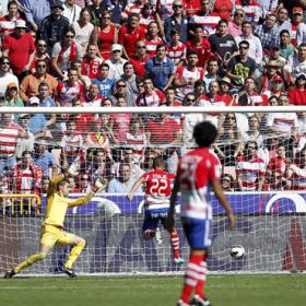 Toño rescata al Granada y amarga a un Celta sin gol Toño rescata al Granada y amarga a un Celta sin gol