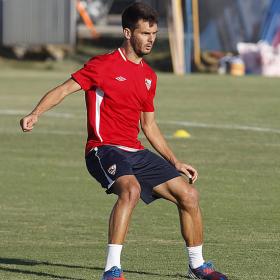 Rifirrafe de Spahic con un hincha tras el entrenamiento Rifirrafe de Spahic con un hincha tras el entrenamiento
