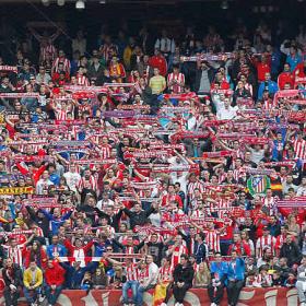 El Atlético rebaja las entradas a la mitad para llenar el Calderón El Atlético rebaja las entradas a la mitad para llenar el Calderón