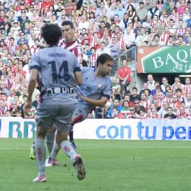 Aduriz decide un encuentro lleno de paradones y postes Aduriz decide un encuentro lleno de paradones y postes
