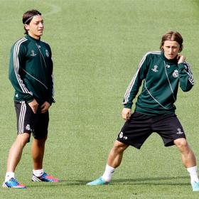 Özil se defiende en Bild: "No juego para demostrar nada" Özil se defiende en Bild: "No juego para demostrar nada"