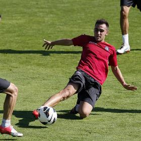 Alcácer: "Si meto 8 ó 9 goles será una buena temporada" Alcácer: "Si meto 8 ó 9 goles será una buena temporada"