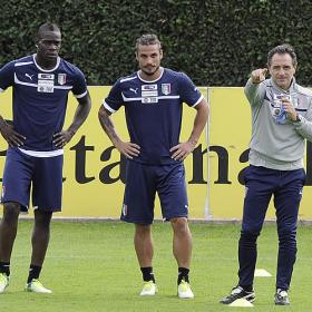 Balotelli-Osvaldo será el ataque ante Armenia Balotelli-Osvaldo será el ataque ante Armenia
