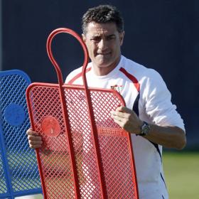 Michel: "Medel se siente acosado; es guapo, está soltero..." Michel: "Medel se siente acosado; es guapo, está soltero..."