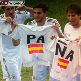 Celebración 'a la española' del Swansea tras el gol de Michu Celebración 'a la española' del Swansea tras el gol de Michu
