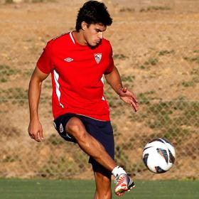 Perotti, gran novedad en una lista de la que se cae Reyes Perotti, gran novedad en una lista de la que se cae Reyes