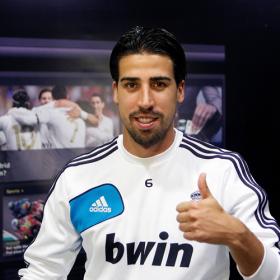 Khedira: "Özil sabe que todavía puede mejorar algunas cosas" Khedira: "Özil sabe que todavía puede mejorar algunas cosas"