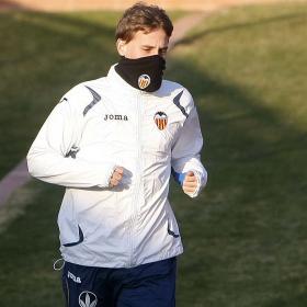 Sergio Canales empieza a tocar balón en Paterna Sergio Canales empieza a tocar balón en Paterna