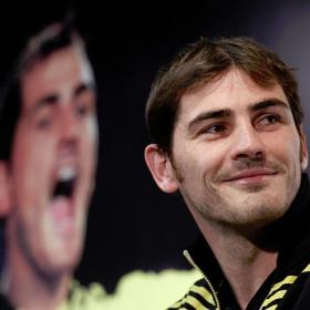 Casillas: "Me da vergüenza que el estadio coree mi nombre" Casillas: "Me da vergüenza que el estadio coree mi nombre"