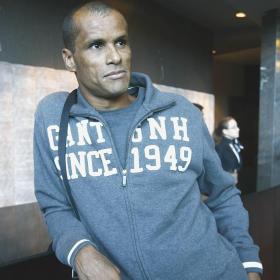 Rivaldo medita colgar las botas a los 40 años tras lesionarse Rivaldo medita colgar las botas a los 40 años tras lesionarse