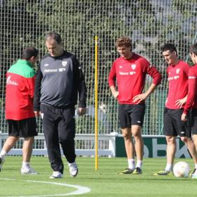 Bielsa recompone la zaga con Gurpegui y Aurtenetxe Bielsa recompone la zaga con Gurpegui y Aurtenetxe