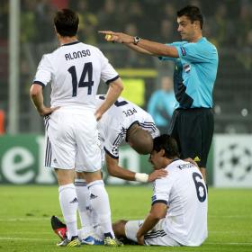 Khedira estará dos semanas de baja por una sobrecarga Khedira estará dos semanas de baja por una sobrecarga