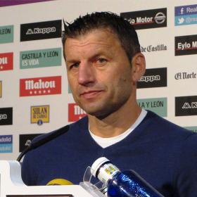 Djukic: "La plantilla será suficiente para lograr la permanencia" Djukic: "La plantilla será suficiente para lograr la permanencia"
