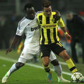 El Dortmund llegó 17 veces burlando a Essien El Dortmund llegó 17 veces burlando a Essien