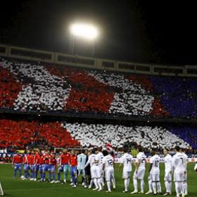 Ante Osasuna, gran mosaico de 45.000 cartulinas rojiblancas Ante Osasuna, gran mosaico de 45.000 cartulinas rojiblancas