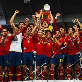 Siete españoles optan al Balón de Oro con Messi, CR7 y Falcao Siete españoles optan al Balón de Oro con Messi, CR7 y Falcao