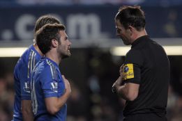 Mark Clattenburg podría ser investigado por la policía Mark Clattenburg podría ser investigado por la policía