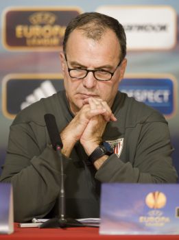 Bielsa: "Estamos en los últimos puestos, la Copa no es un oasis" Bielsa: "Estamos en los últimos puestos, la Copa no es un oasis"