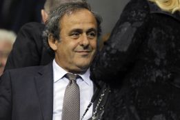 Platini: “Con tecnología los partidos durarían 4 o 5 horas" Platini: “Con tecnología los partidos durarían 4 o 5 horas"