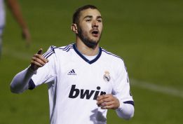 Higuaín y Karim Benzema brillan en su lucha por el 'nueve' Higuaín y Karim Benzema brillan en su lucha por el 'nueve'