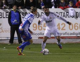 Albiol es titular, Arbeloa regresa y Essien será centrocampista Albiol es titular, Arbeloa regresa y Essien será centrocampista