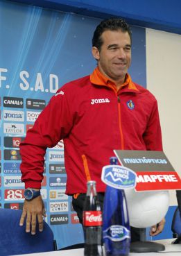 Luis García: "Tenemos que seguir una línea de humildad" Luis García: "Tenemos que seguir una línea de humildad"
