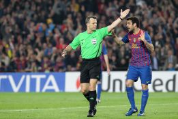 Un árbitro holandés pita al Barça y un noruego, al Valencia Un árbitro holandés pita al Barça y un noruego, al Valencia