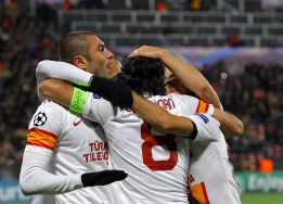 'Hat-trick' salvador de Burak Yilmaz frente al flojo Cluj 'Hat-trick' salvador de Burak Yilmaz frente al flojo Cluj