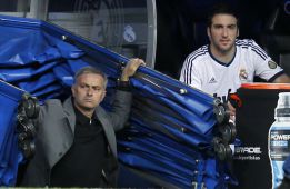 Higuaín: 21 días de baja por un desgarro en los isquiotibiales Higuaín: 21 días de baja por un desgarro en los isquiotibiales